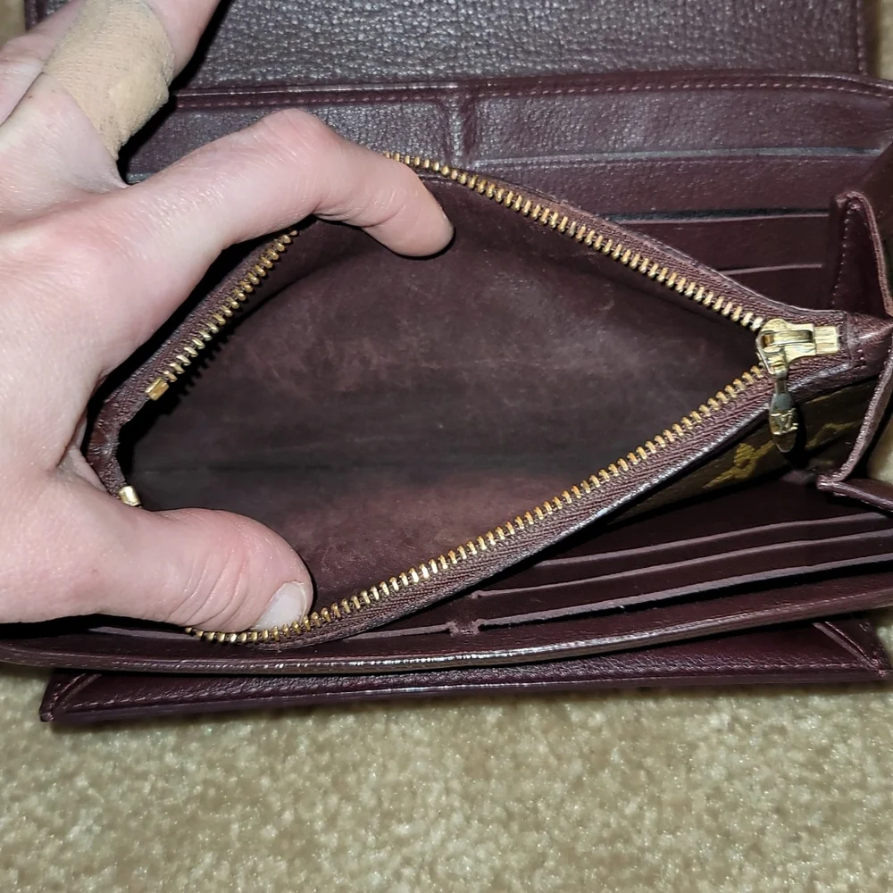 Authentic Louis Vuitton wallet - Picture 10 of 13